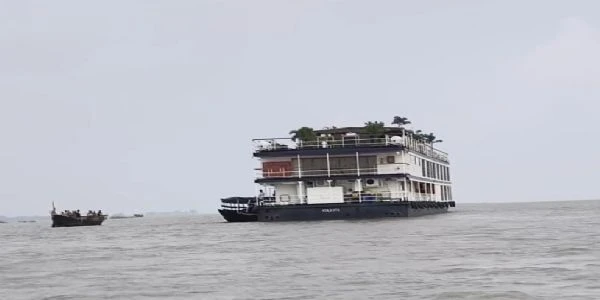 गंगा के उफान से भागलपुर में फंसा राजमहल क्रूज, विदेशी सैलानी ट्रेन से पटना रवाना