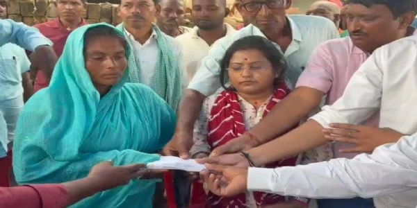 नाव हादसे के पीड़ितों के लिए बड़ी मदद, गंगोत्री महासभा ने दिए 75-75 हजार