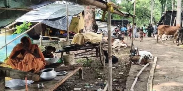 गंगा का पानी घटने पर भी बाढ़ पीड़ितों का भारी संकट, मंत्रियों ने किया सर्वे
