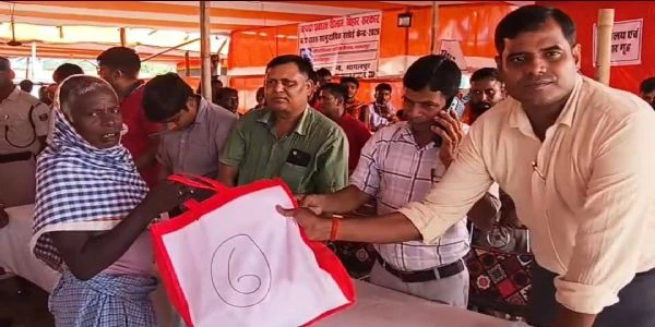 बड़ी राहत: भागलपुर में 380 बाढ़ पीड़ित परिवारों को मिली जरूरी सामग्री