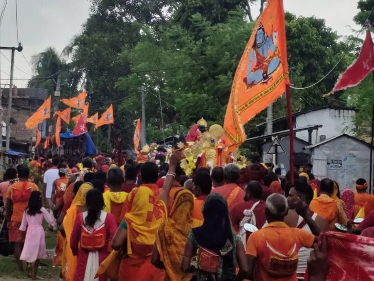 शिवभक्तों की अद्भुत यात्रा: बातेश्वर स्थान से 108 फीट लंबी कांवड़ यात्रा शुरू