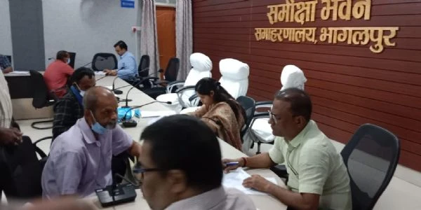 भागलपुर जिला जनता दरबार: 50 लोगों की समस्याओं का हुआ निपटारा, अधिकारियों को मिले सख्त निर्देश