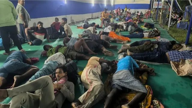 विक्रमशिला सेतु बंद होने से भागलपुर में फंसे 100 से अधिक यात्री