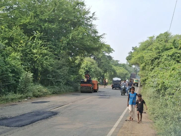 मुख्यमंत्री के बांका दौरे से पहले भागलपुर-हंसडीहा सड़क की मरम्मत पर उठे गंभीर सवाल