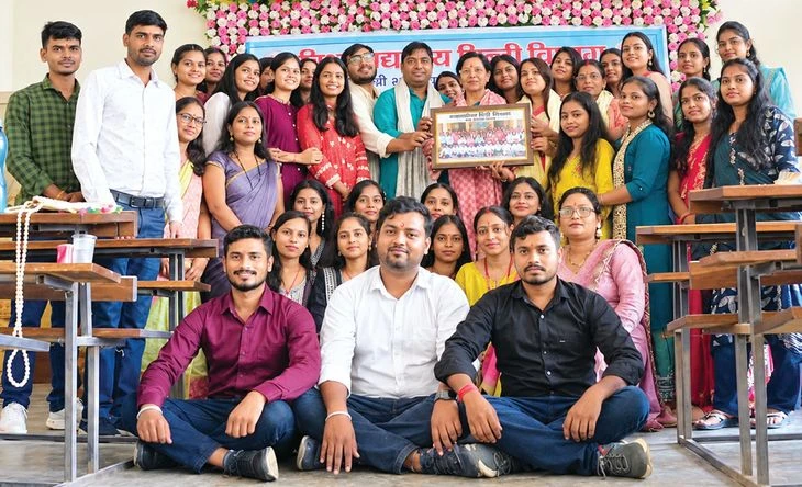 टीएमबीयू हिंदी विभाग में सीनियर स्टूडेंट्स के लिए शानदार फेयरवेल पार्टी