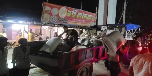 भागलपुर में गंगा का खौफनाक कटाव, 300 मीटर रेलवे बांध ध्वस्त