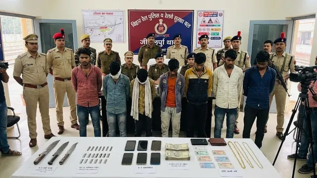 भागलपुर में बड़ा खुलासा, ट्रेन में लूटपाट करने वाले सात बदमाश गिरफ्तार