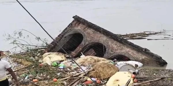 गंगा कटाव से राघोपुर में 50 घर डूबे: ग्रामीणों में भारी गुस्सा और प्रशासन पर लापरवाही का आरोप