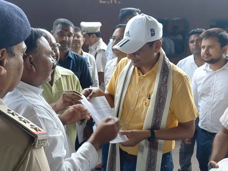 मालदा डिवीजन के डीआरएम मनीष कुमार गुप्ता ने किया भागलपुर-जमालपुर रेल खंड का निरीक्षण