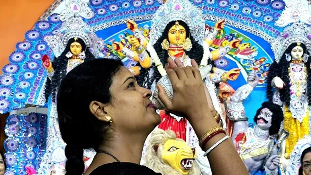 भागलपुर में शारदीय नवरात्रि की धूम, बंगाली रीति-रिवाज से सजे पंडाल