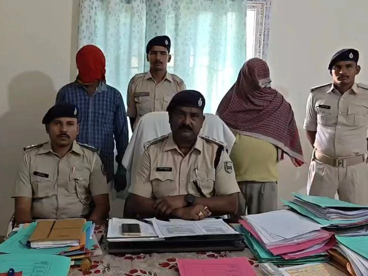 भागलपुर में दो सगे भाइयों के घर छापा, भारी मात्रा में नशीला सिरप और गांजा बरामद