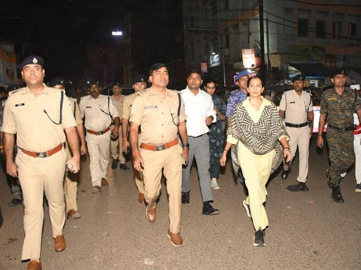 भागलपुर में दुर्गा पूजा पर सुरक्षा सख्त, अधिकारियों ने निकाला फ्लैग मार्च