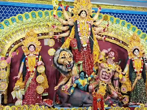 शामिल हों! जानिए कैसे भागलपुर में सजा इस्कॉन मंदिर जैसा अद्भुत दुर्गा पूजा पंडाल