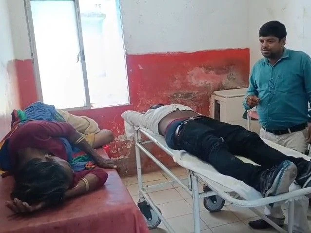 अमरपुर में तेज रफ्तार बाइक की चपेट में आई बुजुर्ग महिला, चालक भी घायल
