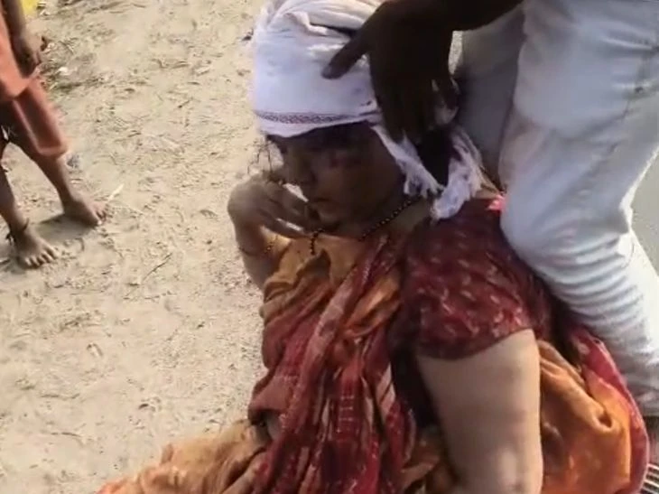 सुलतानगंज-तारापुर सड़क पर बाइक से गिरकर महिला गंभीर रूप से घायल