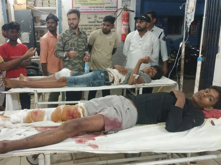 अमरपुर-भागलपुर सड़क पर भीषण बाइक टक्कर में दो युवक घायल
