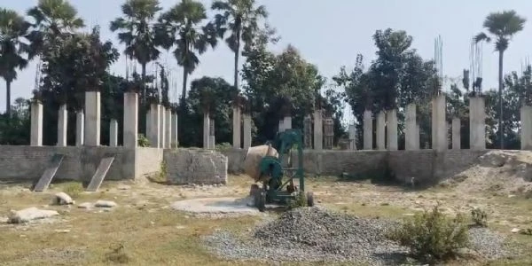 सबौर के बरारी में पंचायत सरकार भवन के काम पर उठे सवाल, डीडीसी से शिकायत