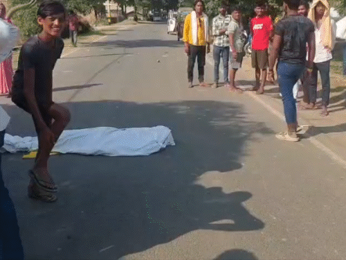 दर्दनाक सड़क हादसा: भागलपुर में तेज रफ्तार ट्रक ने टोटो को मारी टक्कर, छात्र और ड्राइवर की मौत