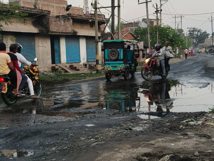 गोराडीह मुख्य सड़क पर भारी जलभराव से बढ़ी मुसीबत, जानिए पूरी खबर